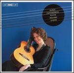 Elena Papandreou plays Ronad Dyens