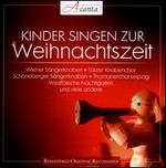 Kinder singen zu Weihnacht